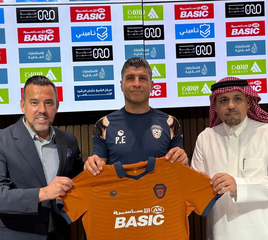 Pedro Emanuel renova com o Al-Fayha