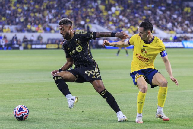 Denis Bouanga, do Los Angeles FC, m Alvaro Fidalgo, do Club America