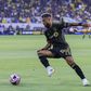 Denis Bouanga, do Los Angeles FC, m Alvaro Fidalgo, do Club America