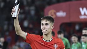 Rafael Quintas eleito melhor jogador do Euro sub-17