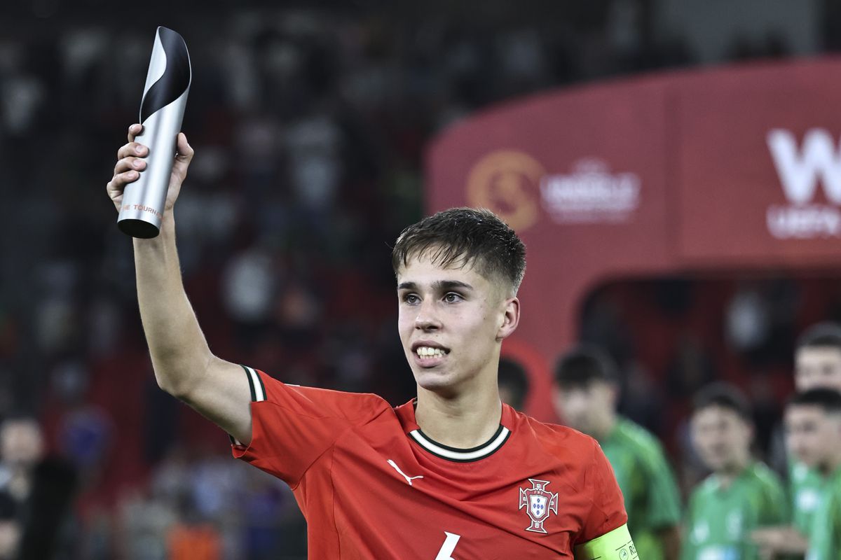 Rafael Quintas eleito melhor jogador do Euro sub-17