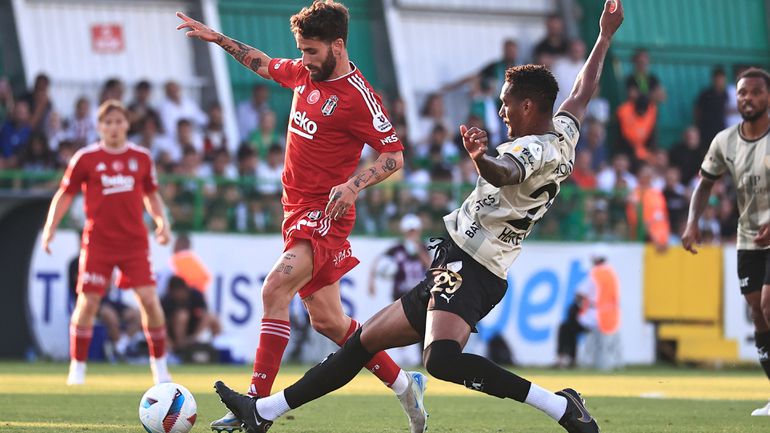 Golos portugueses na goleada do Besiktas não chegam para o terceiro lugar