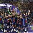 Jogadores do PSG erguem a 'orelhuda'