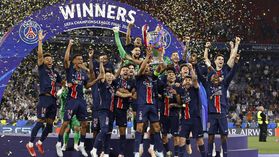PSG mostra a Taça em Paris: siga em direto