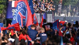 Dos discursos de Macron ao mortal de João Neves: o dia de festa do PSG