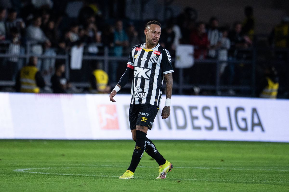 Expulsão de Neymar dá vitória a Renato Paiva