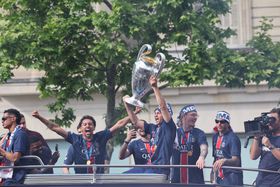 As imagens da festa do PSG em Paris (fotogaleria e vídeos)