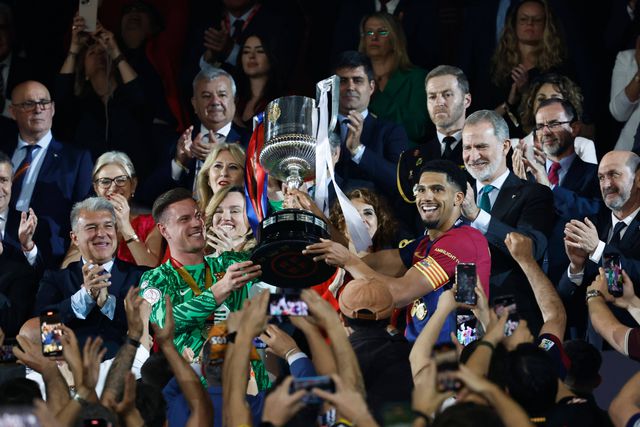 Mercado: apontado à saída, capitão do Barcelona aborda futuro