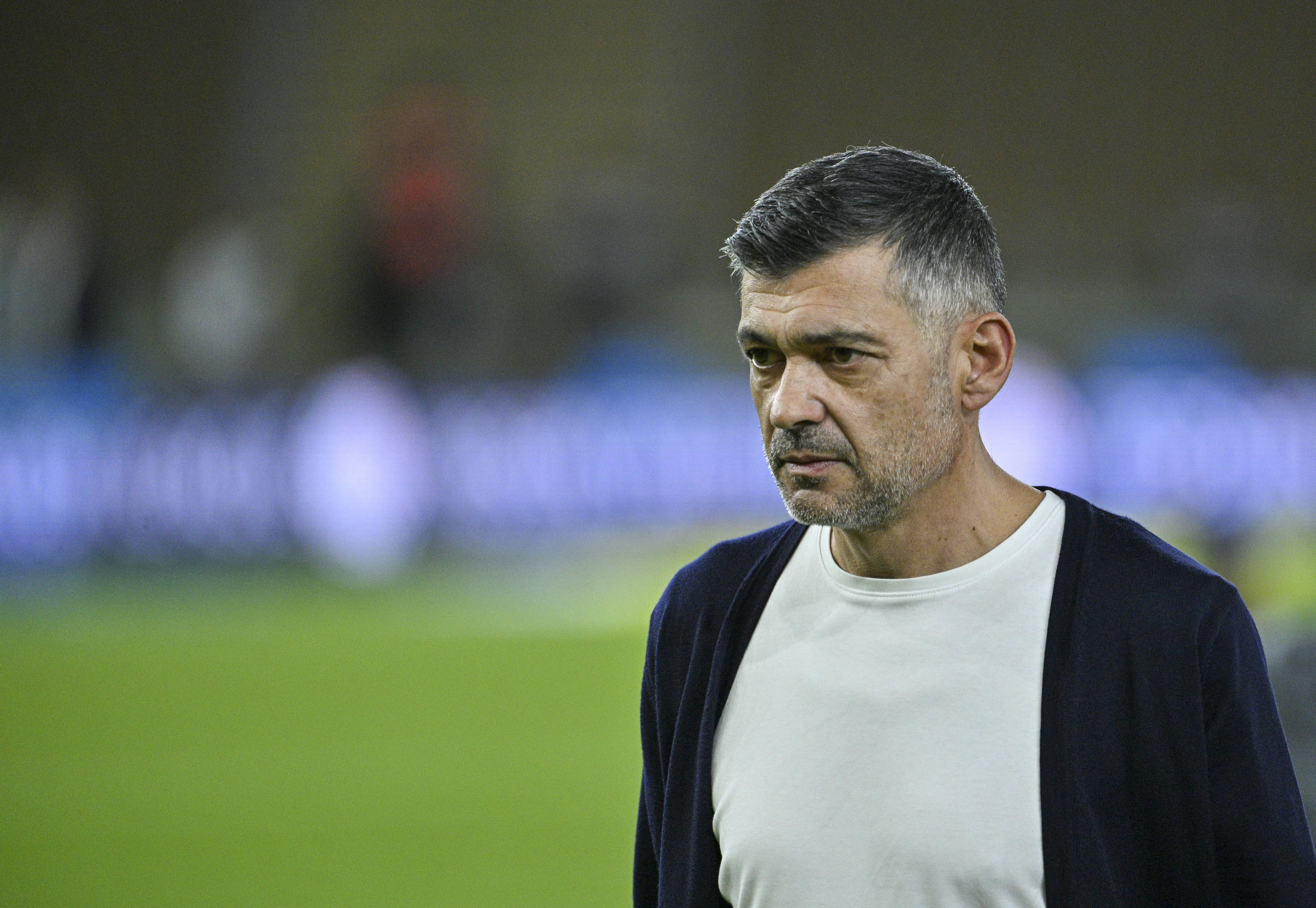 Sérgio Conceição - Deixou o Al Ittihad, com quem tinha contrato até 2028. Decisão surgiu por mútuo acordo. Teve longa passagem pelo FC Porto, onde ganhou três campeonatos, quatro Taças, três Supertaças e uma Taça da Liga. Esteve no Milan na época passada