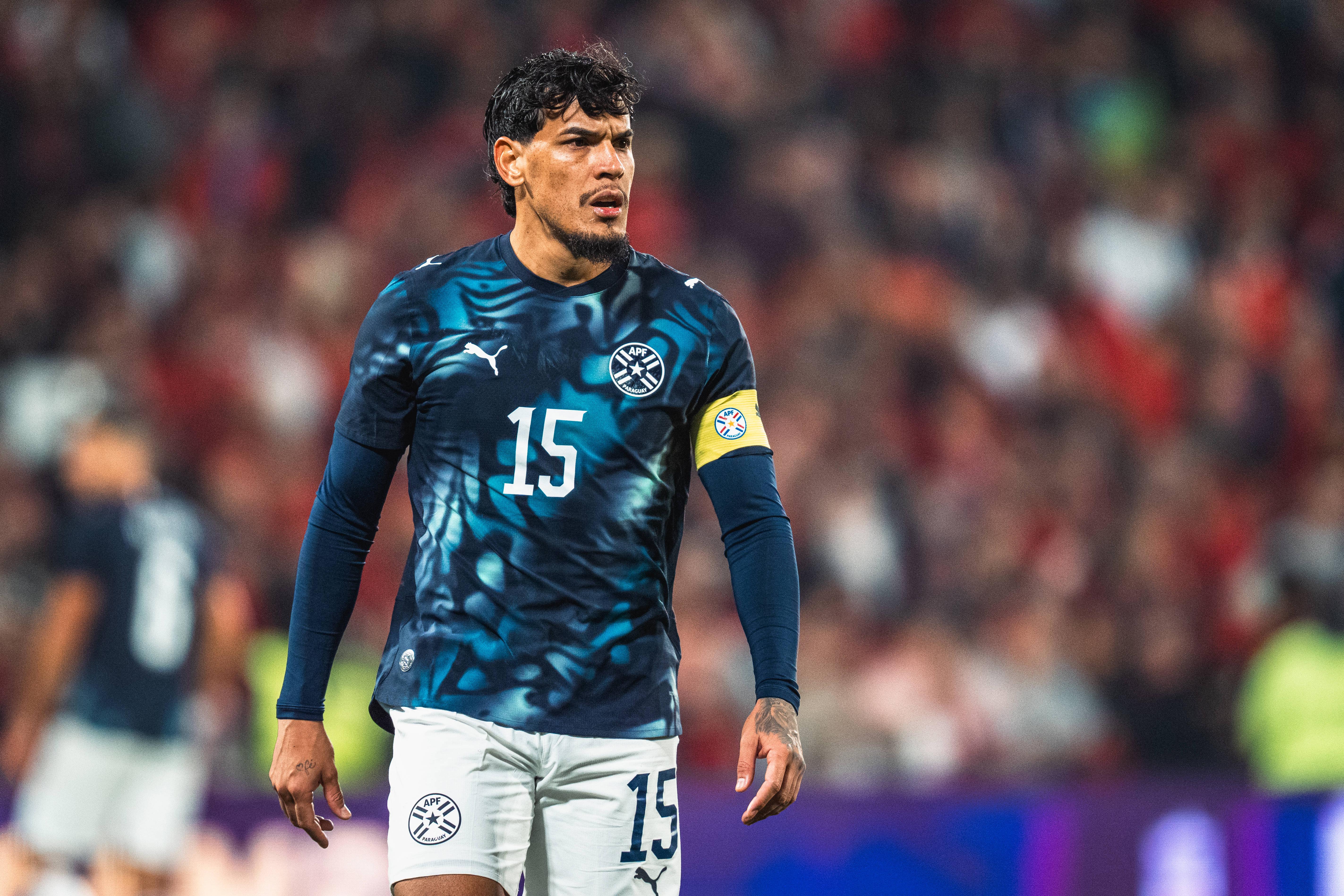 Gustavo Gómez com a braçadeira de capitão do Paraguai