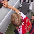Bola em cheio no... polícia: o forte de Odegaard não é o cabeceamento