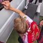 Bola em cheio no... polícia: o forte de Odegaard não é o cabeceamento