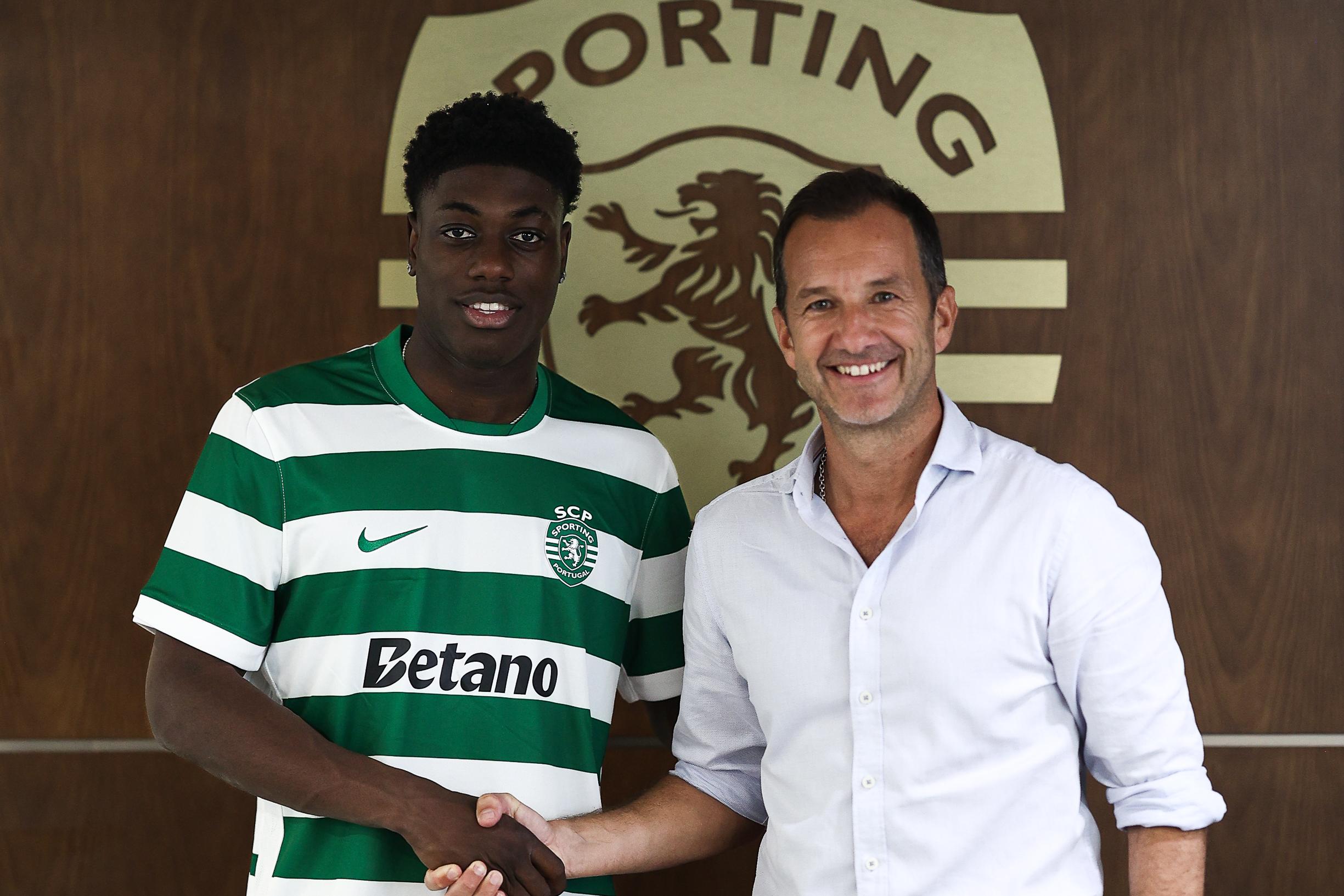 Doumbia foi oficializado esta segunda-feira em Alvalade - Foto: SPORTING CP