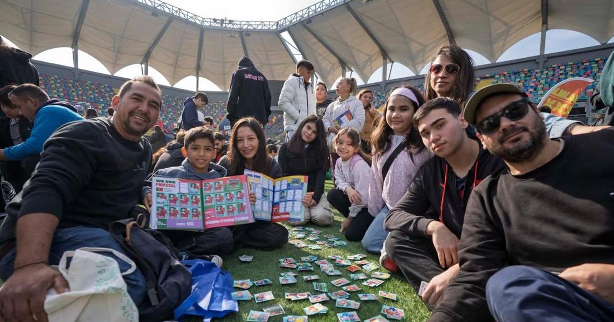 Febre dos cromos do Mundial 2026 enche estádio no Chile
