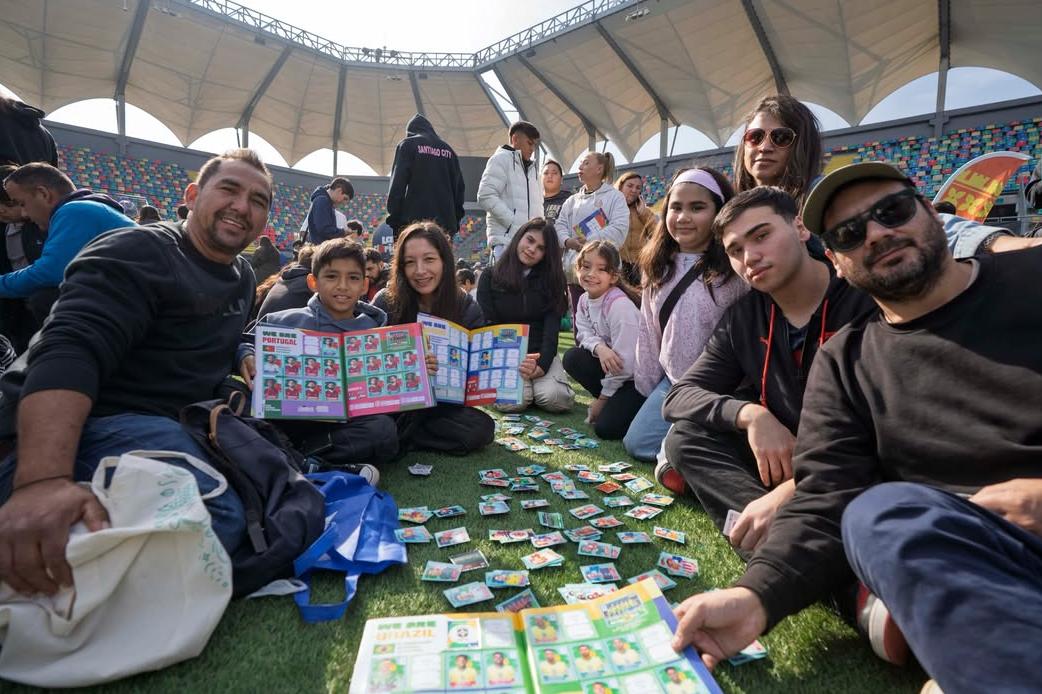 Estádio enche no Chile para troca de cromos - Foto: Municipalidad de La Florida/Instagram