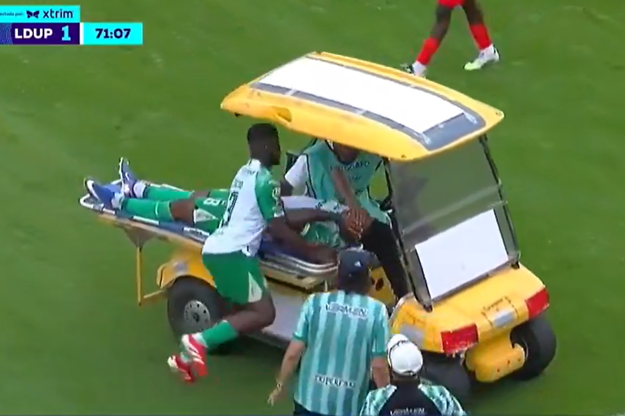 Momento em que Caicedo é atingido pelo carro-maca