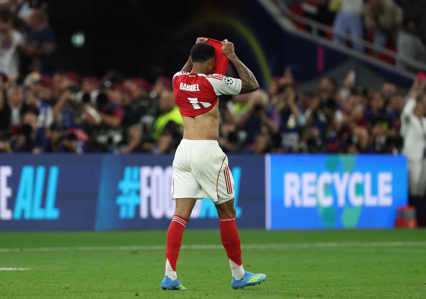 Gabriel Magalhães não acertou na baliza e 'entregou' a Champions ao PSG