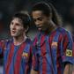 Lionel Messi e Ronaldinho quando jogavam no Barcelona      Fotografia Imago