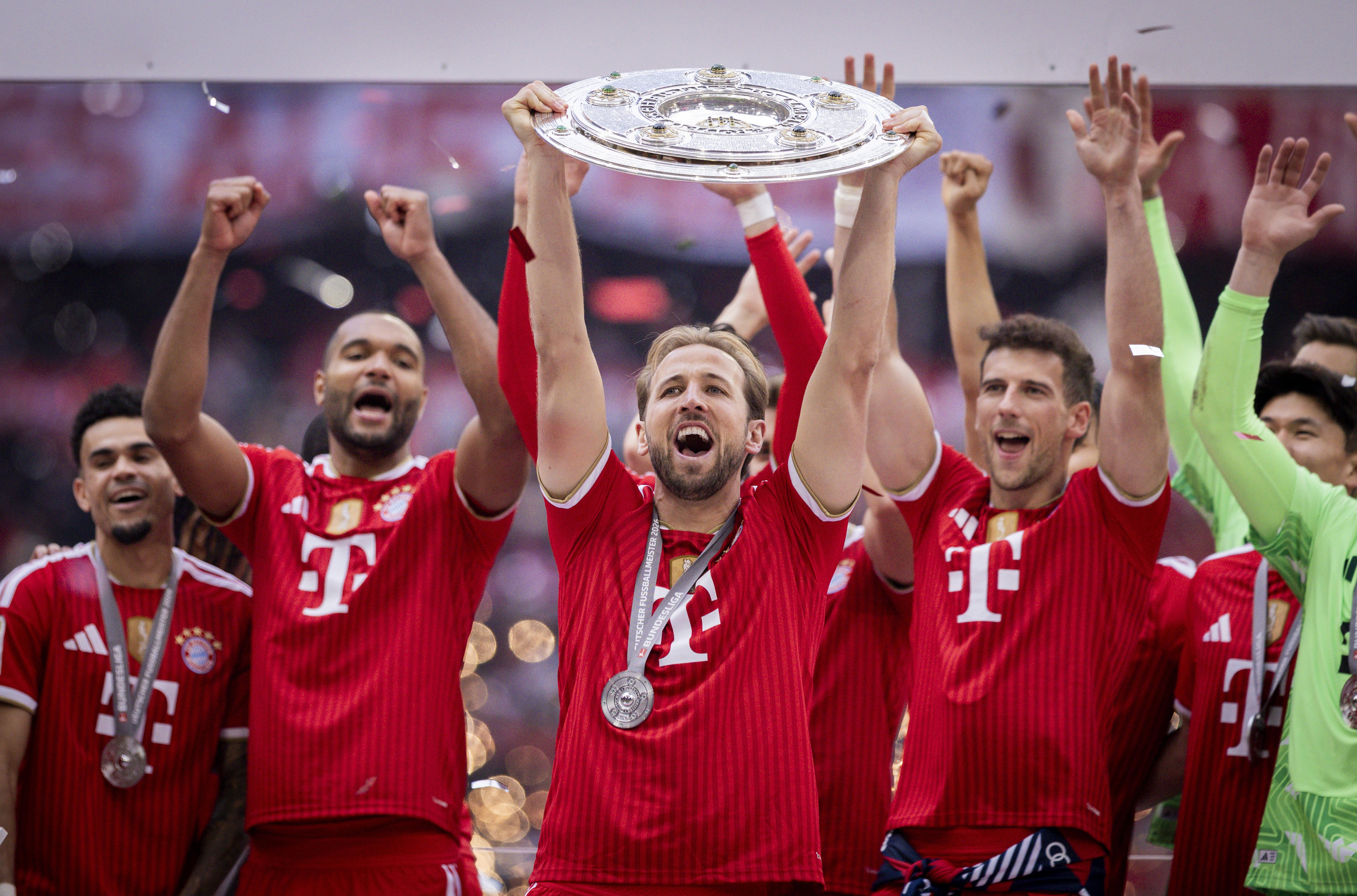 Alemanha - Bayern foi campeão, Schalke, Elversberg e Paderborn foram promovidos à Bundesliga, Heidenheim, St. Pauli e Wolfsburgo desceram