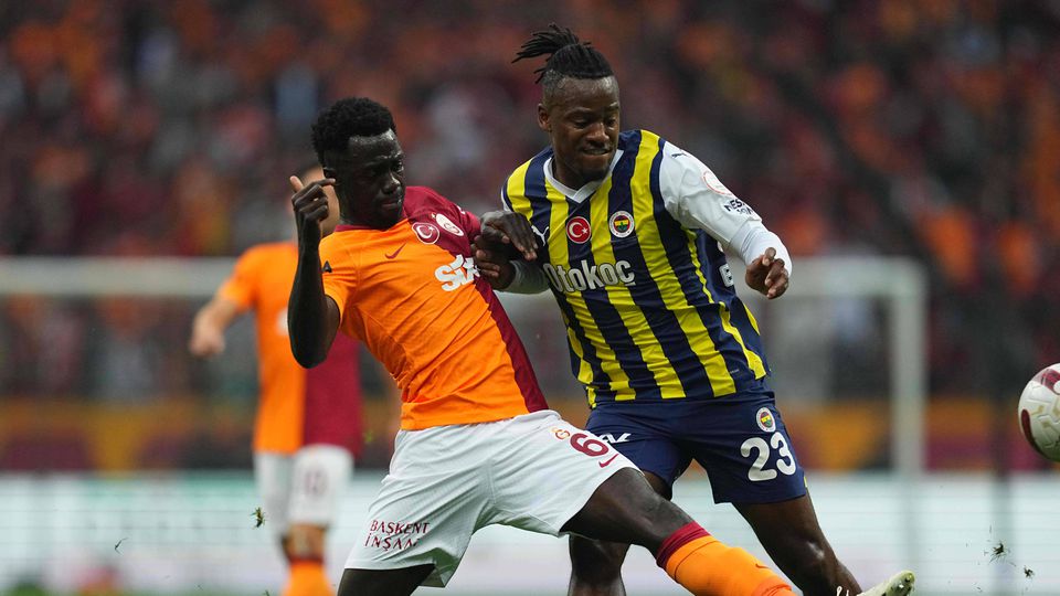 OFICIAL: Mourinho perde Batshuayi para o rival Galatasaray