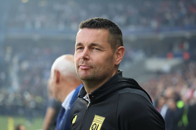 Pierre Sage vai renovar com o Lyon e 'caça' dois portugueses