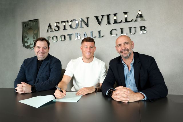 Aston Villa contrata internacional inglês