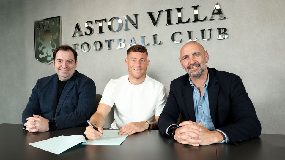 Aston Villa contrata internacional inglês
