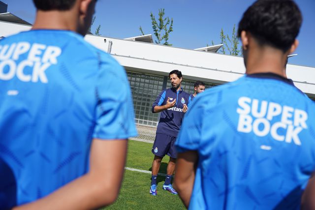 FC Porto: Apesar do desvio a Lisboa, Grujic e mais dois internacionais de regresso aos treinos
