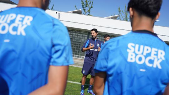 FC Porto: 25 jogadores em campo, Martim Fernandes ausente do treino