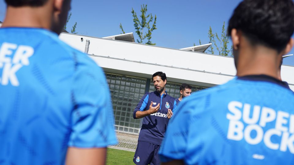 FC Porto: 25 jogadores em campo, Martim Fernandes ausente do treino