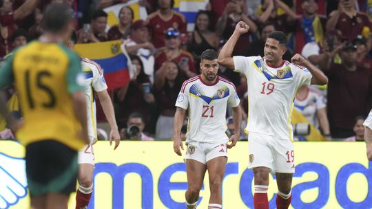 Equador afasta México e junta-se à Venezuela nos ‘quartos’ da Copa América