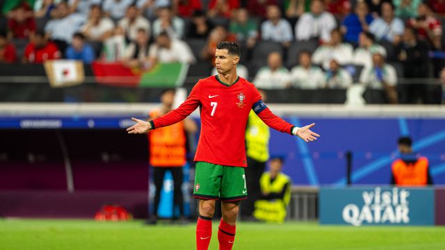 Adeptos da Eslovénia provocam Ronaldo com gritos por Messi