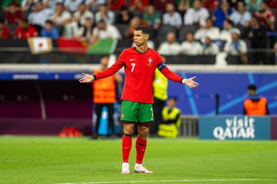 Adeptos da Eslovénia provocam Ronaldo com gritos por Messi