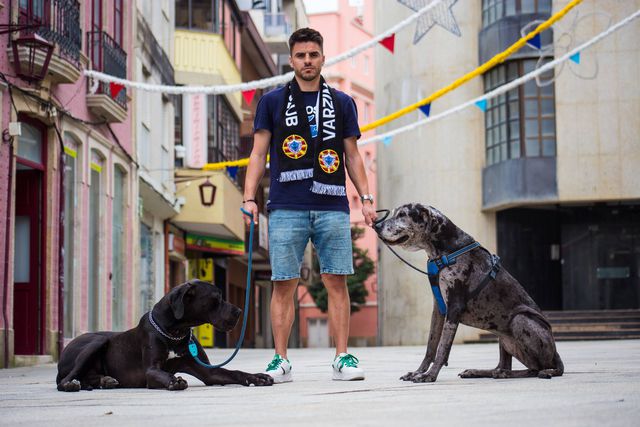 Varzim anuncia Rúben Oliveira como reforço...com a ajuda de dois cães
