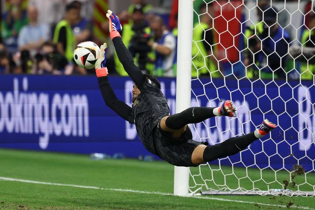 A noite de sonho de Diogo Costa (vídeos e fotos)