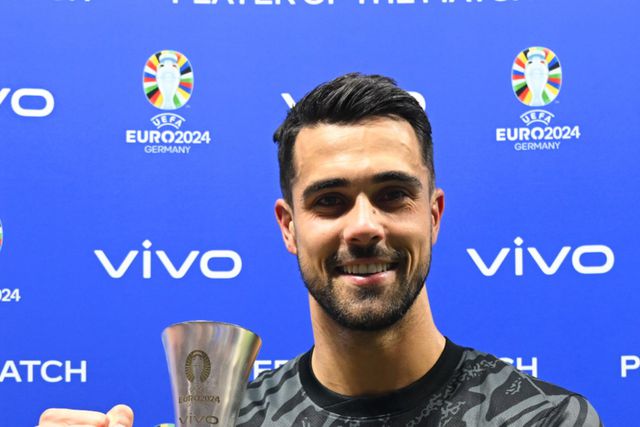 Diogo Costa, claro, eleito o homem do jogo