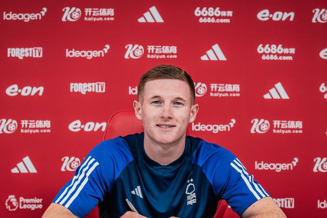 Elliot Anderson reforça Nottingham Forest de NES