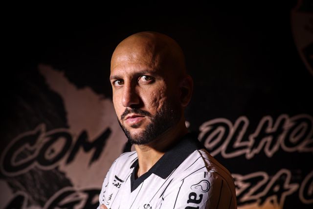 Oficial: Ângelo Neto reforça o Farense