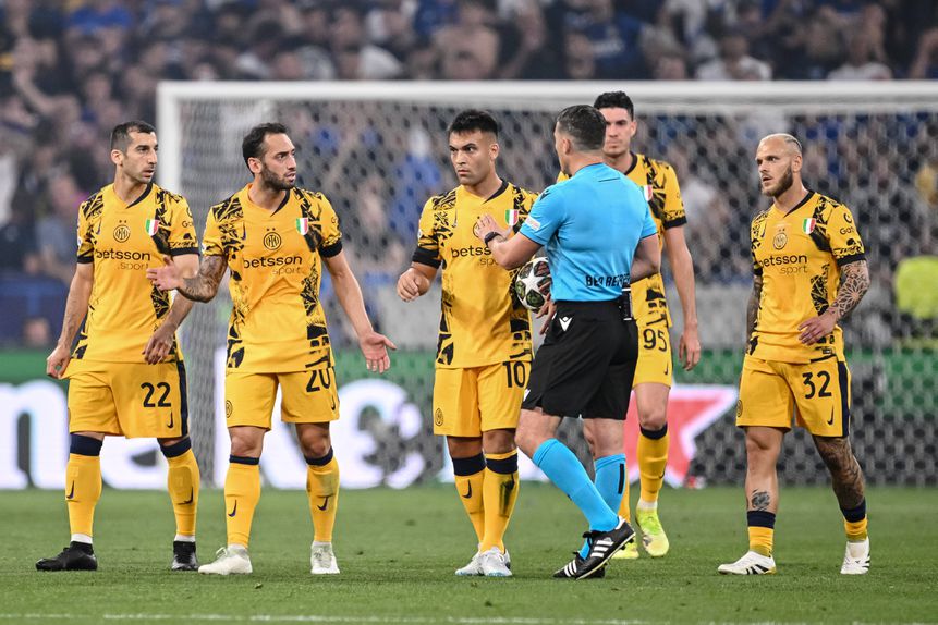 Çalhanoglu ao lado de Lautaro (IMAGO)