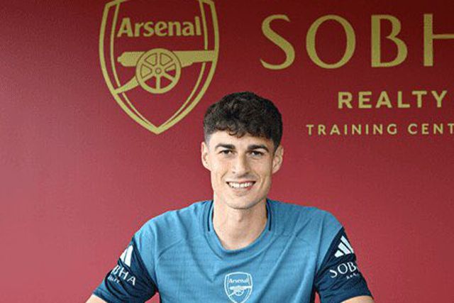 Oficial: guarda-redes mais caro do mundo despede-se do Chelsea e ruma ao rival