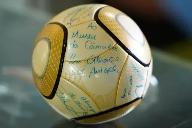 17 anos de prisão para homem acusado de roubar bola assinada por Neymar