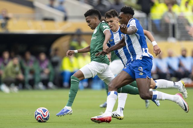 Estêvão em ação pelo Palmeiras contra o FC Porto no Mundial de Clubes