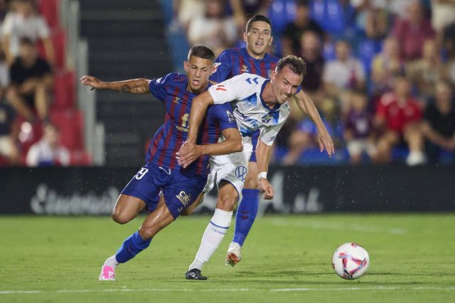 E. Amadora: Godoy para o ataque, Encada para a direita