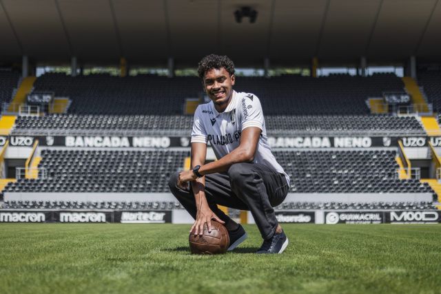 Mercado oficial: Vitória de Guimarães apresenta mais um central