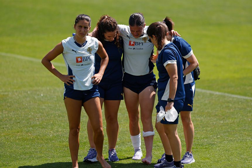 Telma Encarnação do relvado em lágrimas