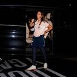 Aitana chegou, ontem à noite, ao hotel que alberga a seleção espanhola