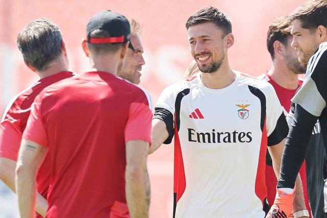 Lenglet de águia ao peito - Foto: SL Benfica
