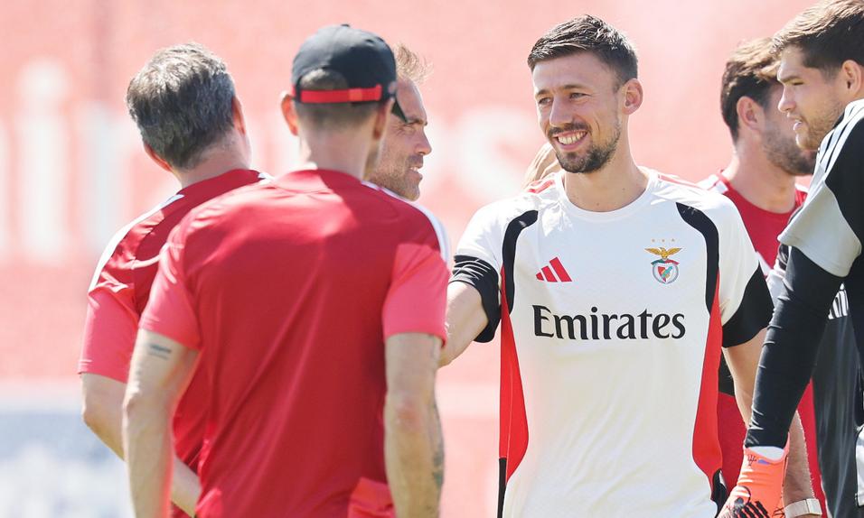 Lenglet já integrou os treinos encarnados