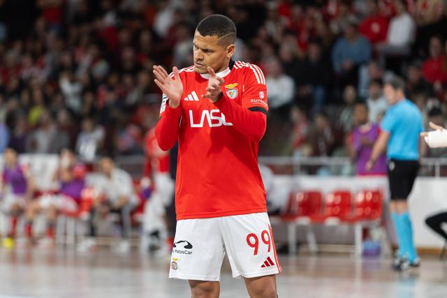 Melhor marcador da história do Benfica anunciado no Brasil