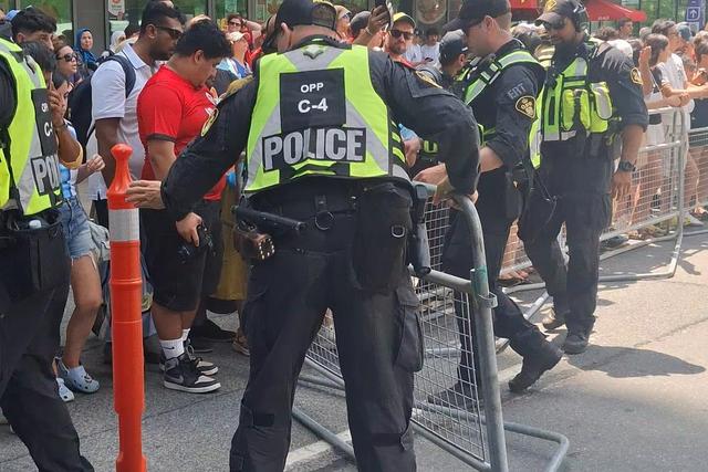 Loucura em Toronto à espera de Ronaldo e companhia
